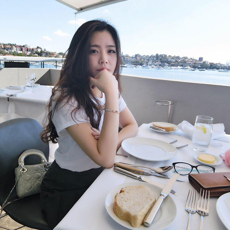 Em gái, em trai ‘tài sắc vẹn toàn’ của người nổi tiếng